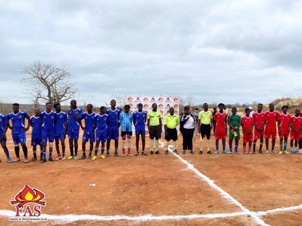 ARRANCA TORNEIO DE FUTEBOL 11 NA QUIÇAMA